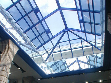 Стеклянная крыша над бассейном - частная резиденция в Торонто